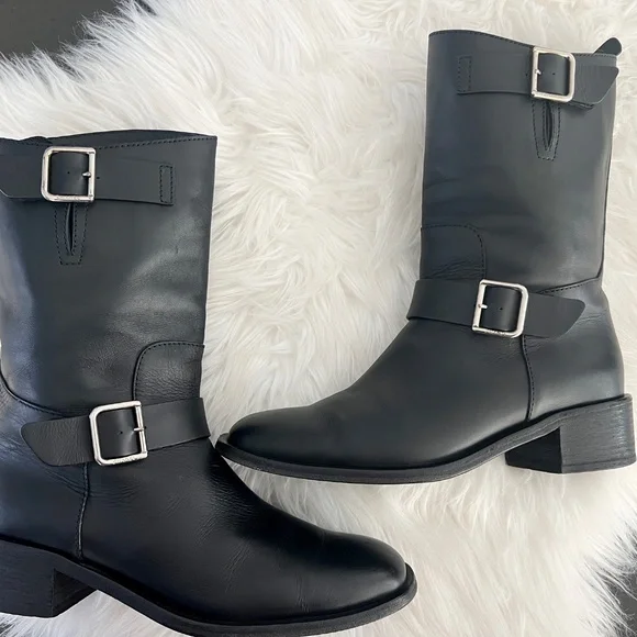 CHANEL | Shoes | Chanel Black Leather Side Zip Cc Logo Moto Boots